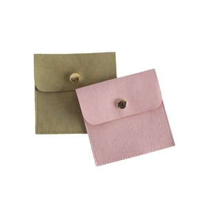 Pochette à bijoux carrée avec bouton pression 8x8cm en microfibre velours, sac de rangement anti-poussière pour bagues et colliers, emballage général - Product Image 5