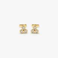 Boucles d'oreilles clous personnalisées en or massif 14 carats avec trois diamants de laboratoire, serti clos, motif trèfle, pour femme