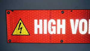 Baskı özel çift taraflı yansıtıcı afiş tehlike uyarı işaretleri yüksek gerilim fişleri yakınında elektrikli çit uyarı işareti - Product Image 6