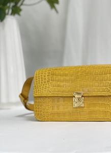 Sac bandoulière jaune en cuir de crocodile 100% avec fermeture à cadenas, bandoulière simple, sac à main pour femme pour un usage quotidien - Product Image 5