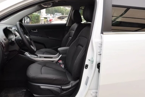 Autos Usados 2015 <span class=keywords><strong>Sportage</strong></span> <span class=keywords><strong>2</strong></span>.0L GLS 6AT FWD SUV Compacto de 5 Plazas en Buen Estado, Volante a la Izquierda, Gasolina - Product Image 2