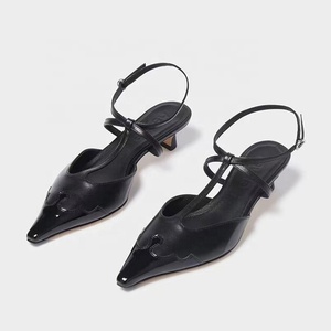 รองเท้าส้นเตี้ยแบบสวมสำหรับผู้หญิง ตกแต่งด้วยผ้าแบบแพทช์เวิร์ค สายรัดข้อเท้า หัวแหลม เหมาะสำหรับใส่ทำงานในออฟฟิศ ฤดูร้อน มีสายรัดข้อเท้า - Product Image 1