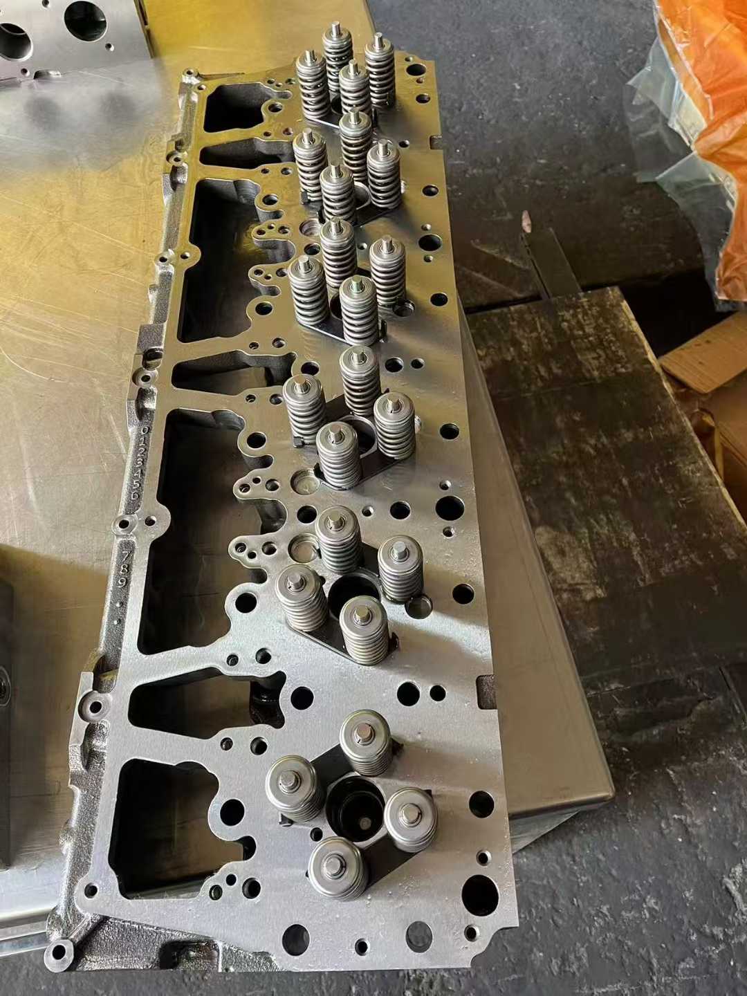 CYLINDER HEAD IVECO STRALIS TRAKKER ASTRA 504235483 ENGINE CURSOR 13 ...