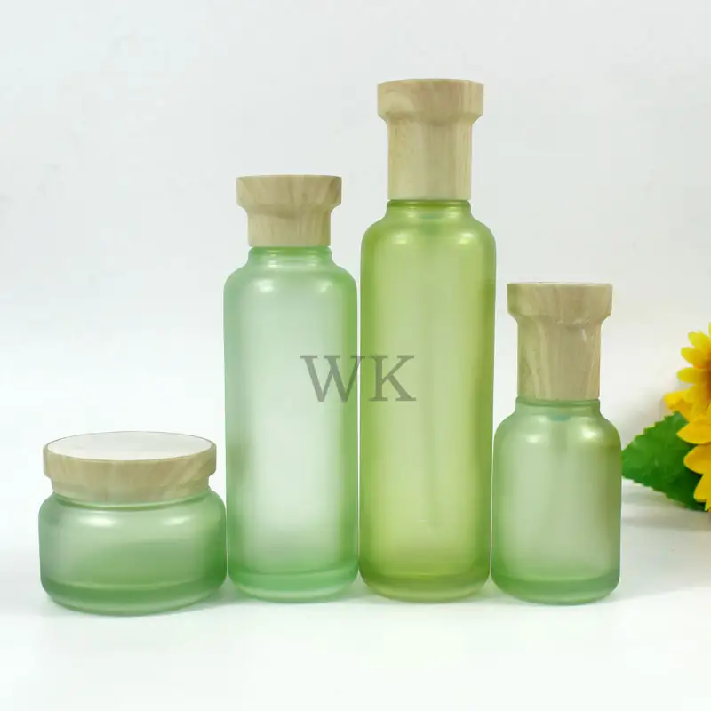 Bottiglie di lusso satinato personalizzate per l'imballaggio di cosmetici set di bottiglie di lozione per la cura della pelle in vetro