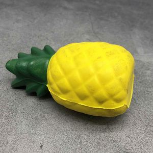 Pelotas Antiestrés Promocionales de Espuma de Poliuretano con Forma de Fruta Piña - Product Image 3