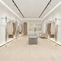 Présentoir mural de luxe léger en acier inoxydable brossé pour vêtements et robes de mariée, idéal pour les magasins de prêt-à-porter féminin