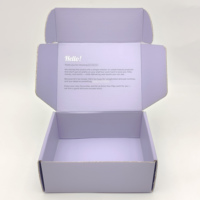 Boîtes d'expédition en carton ondulé violet personnalisées avec logo imprimé et gaufrage pour l'expédition de fourrures