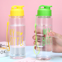 Produits tendance bon marché 500ml bouteille promotionnelle PET logo personnalisé et couleur bouteille d'eau sport de plein air tomates en plastique