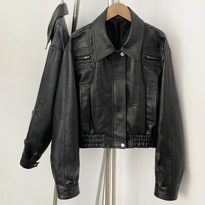 Chaqueta Biker Corta de Cuero PU Negra para Mujer, Nueva Colección 2026, con Dobladillo Elástico, Bolsillos con Doble Cremallera, Forro de Poliéster, OEM Personalizado, Tallas S M L, Venta al <span class=keywords><strong>por</strong></span> Mayor - Product Image 5