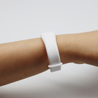 Bracelet en silicone RFID personnalisé étanche 13.56MHz IC Chip Bracelet de contrôle d'accès pour salle de sport et parc d'attractions