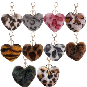 10er-Pack Flauschiger Pompom Liebe Valentinstagsgeschenk Herzförmiger Schlüsselanhänger - Product Image 1