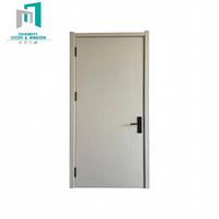 Porte en bois massif avec cadre et battant intégrés pour une assemblage rapide et pratique d'une entrée intérieure