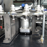 Machine de soufflage de bouteilles d'eau 4 cavités 2L PET 5500 BPH Moteur servo 50kW Faible consommation d'énergie Solution clé en main Moule personnalisable