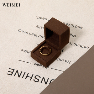 Caja de Regalo de Joyería de Terciopelo WEIMEI, con Logotipo Personalizable, Mini Porta Anillos Marrón para Propuesta de Matrimonio, Elegante Caja para Anillos de Boda - Product Image 4