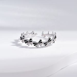 Anillo de plata de ley 925 personalizado con piedra arcoíris, económico, ajustable, para mujer, a la moda, apilable, chapado en oro, con diseño de trébol delicado. - Product Image 3