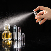 Flacon de parfum transparent en acrylique de luxe avec mécanisme de remplissage par le bas, atomiseur de poche pour la distribution d'échantillons