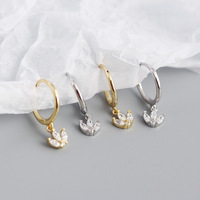 Zierliche Gold Vermeil Sterling Silber Doppelblumen Hängeohrringe 925 Sterling Silber Blumencluster Creolen
