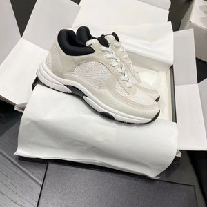 Chaussures de sport décontractées en tissu filet sur mesure de luxe, respirantes, avec amorti, antidérapantes et en daim résistant à l'usure - Product Image 1