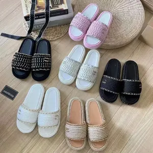 Chinelo de praia casual para mulheres, chinelo de grife com sapatos deslizantes, chinelo de marca famosa de luxo para mulheres