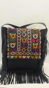 Sac à main Banjara classique pour femmes en cuir véritable noir, logo personnalisé, sac à bandoulière pour soirée, franges uniques, personnalisable, marque KAMARVY - Product Image 2