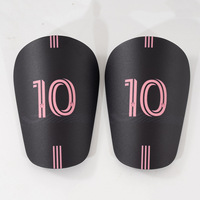 Mini protège-tibias de football en PU ultra-légers pour la protection lors des matchs de football