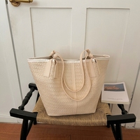 Sac à bandoulière en PU à motif tissé simple, grande capacité, couleur unie, avec poignée