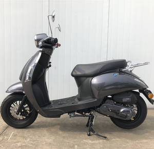 Scooter à essence <span class=keywords><strong>50cc</strong></span> de style nouveau, vente chaude, <span class=keywords><strong>moto</strong></span> de <span class=keywords><strong>petite</strong></span> et moyenne <span class=keywords><strong>taille</strong></span> - Product Image 4