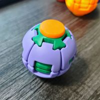 Balle de décompression promotionnelle en plastique à pression et rotation avec rebond lent pour puzzle d'enfants - Nouveau jouet unique
