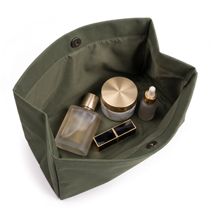 Sac de rangement cosmétique vert foncé tendance avec fermeture magnétique et poche ouverte pour le rangement du maquillage - Product Image 6