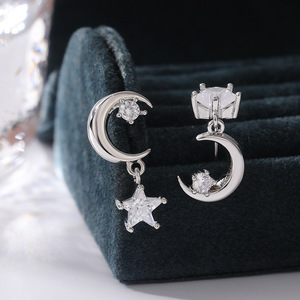 Orecchini Pendenti Asimmetrici Luna e Stella con Nappe per Donna, Gioielli alla Moda - Product Image 6