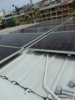 Structure de montage de panneaux solaires en métal pour toiture résidentielle LF002, rail en aluminium, système de fixation solaire facile à utiliser avec pinces