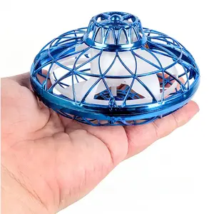 MKホット販売360度回転フライングブーメランマジックLedミニドローンカラフルな手動フライングオーブUFOボールスピナー