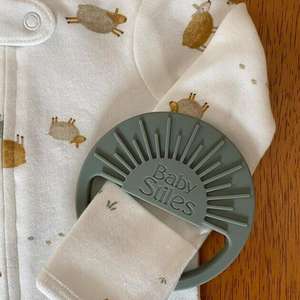 ยางกัดซิลิโคนเกรดอาหาร ปลอดสาร BPA รูปทรงดวงอาทิตย์ สำหรับเด็กแรกเกิด-24 เดือน และเด็ก 2-4 ปี - Product Image 2