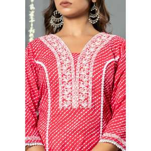 Conjunto elegante hecho a mano de Kurta con pantalón y Dupatta estampada a precio mayorista de algodón puro estampado digital largo para mujer - Product Image 5