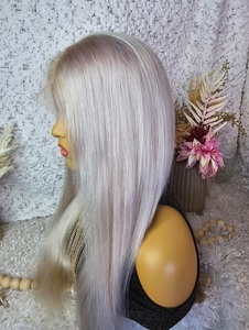 Peluca de Cabello Humano con Frente de Encaje, Color Gris Plateado con Reflejos en la Parte Delantera, Ondulado Natural, Cabello Remy Pre-Depilado, Nudos Pequeños, Liso, Transparente - Product Image 6