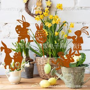 Piquets de jardin en métal en forme de lapin de Pâques, décoration rustique pour l'extérieur, vente en gros - Product Image 1