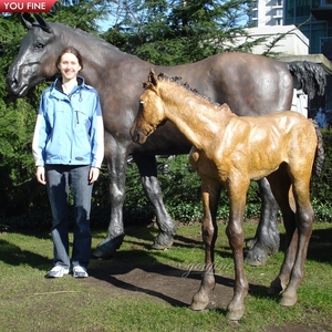 YOUFINE personnalisé cheval Ranch extérieur jardin décor réaliste en laiton nuzzling cheval famille Statue Bronze jument et <span class=keywords><strong>poulain</strong></span> Sculpture - Product Image 3