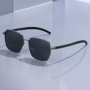 Ks-3827 Lunettes de soleil polarisées carrées pour hommes, monture noire, accent doré, protection UV400 pour la conduite et l'extérieur - Product Image 4