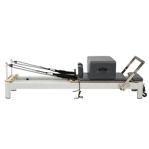 Reformer Pilates à basse hauteur en aluminium blanc, stable et sûr pour la rééducation et le fitness, idéal pour les studios et salles de yoga - Product Image 6
