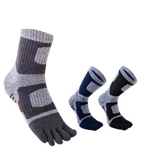 جوارب بخمسة أصابع محبوكة للخريف والرياضة واليوغا سريعة الجفاف مضادة للرائحة ومقاومة للتآكل مصنوعة من النايلون/القطن - Product Image 1