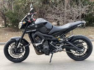 Motocicleta <span class=keywords><strong>Yamaha</strong></span> MT09 de 890cc, Tres Cilindros en Línea, Refrigeración Líquida, Inyección Electrónica, Frenos ABS, 6 Velocidades, Alta Potencia, Estilo Hyper Naked - Product Image 3