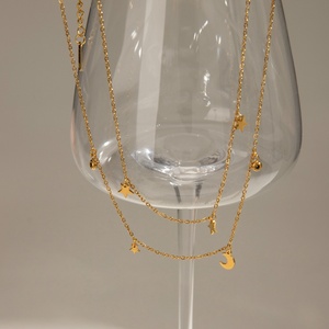 Collar de Estrella y Luna de Acero Inoxidable, Elegante y Exquisito Collar de Doble Capa Chapado en Oro de 18K para Mujer - Product Image 3