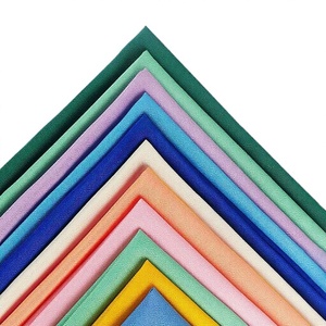 Servilleta de Mesa Cuadrada de Estilo Moderno Hecha a Mano, Lisa, Roja y Azul, 100% Poliéster, 48*48cm, Duradera, Personalizable para el Hogar y Avión - Product Image 3