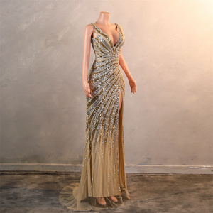 Abito <span class=keywords><strong>da</strong></span> sera <span class=keywords><strong>da</strong></span> donna lungo fino al pavimento, sexy, con scollo a V, schiena scoperta, in paillettes e pizzo <span class=keywords><strong>color</strong></span> <span class=keywords><strong>oro</strong></span>, per feste - Collezione 2025 - Grande Offerta - Product Image 3