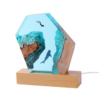 2023 nouveau Design océan plongeur baleine résine lampe de Table résine époxy Base en bois Led lampe décorative de table pour la maison hôtel Bar