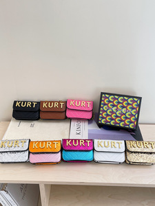 <span class=keywords><strong>Sac</strong></span> bandoulière matelassé élégant bicolore avec chaîne - Mini <span class=keywords><strong>sac</strong></span> à bandoulière matelassé losanges pour le bureau et les voyages - <span class=keywords><strong>Sac</strong></span> Kurt Geiger - Product Image 3