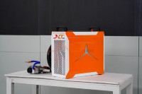 Machine de nettoyage au laser pulsé portable 300W, nettoyeur de rouille au laser à fibre portatif pour le nettoyage des surfaces métalliques, de la peinture et des taches d'huile