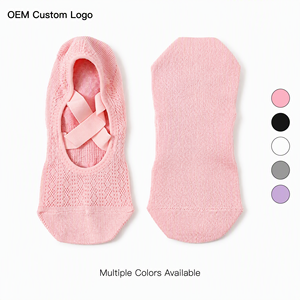 Chaussettes de yoga antidérapantes OEM personnalisées avec sangle en <span class=keywords><strong>X</strong></span> pour femmes, chaussettes de Pilates et de barre en tricot avec grip en silicone, logo personnalisé, vente en gros - Product Image 1