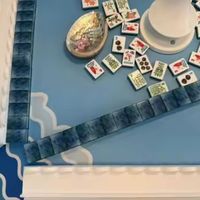 En stock – Jeu de mahjong américain moderne de luxe pour 4 joueurs, tuiles en acrylique gravées bleues personnalisées MJ0160 – Idéal pour les fêtes en famille