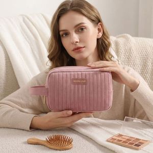 Nouvelle trousse de toilette portable 2026 en velours côtelé souple, grande capacité, étanche, écologique, durable, avec fermeture éclair, vente en gros - Product Image 4
